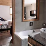 Chalet Chalet Le Moulin, Le Praz, 6 Chambres, In, Out